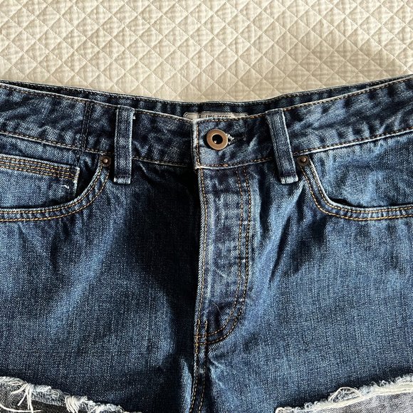Free People Cutoff Button Fly Dark Denim Blue Shorts - Size 29 - Like New - Picture 3 of 6
